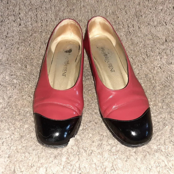 YVES SAINT LAURENT-Red Patent Leather Black Cap - Picture 3 of 7